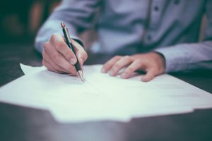 Formulario y datos biométricos requeridos para el registro de inmigrantes en Estados Unidos