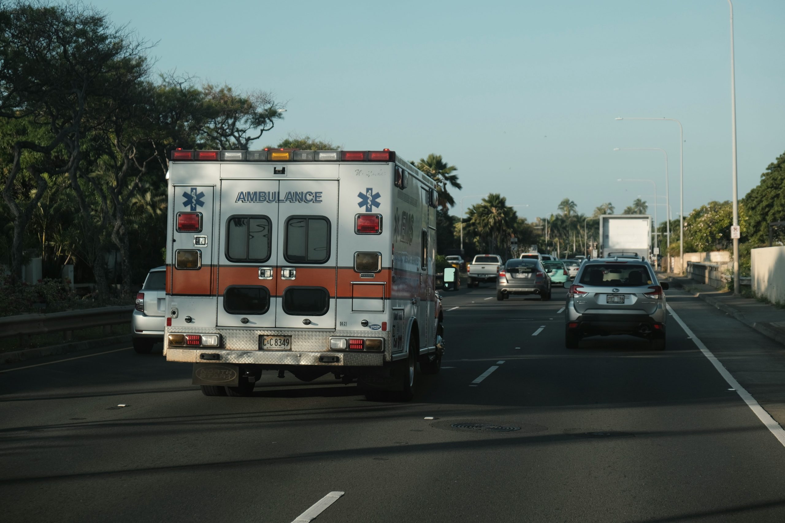 Ambulancia como representación del acceso a emergencias bajo Medi-Cal